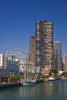 Downtown Chicago Landmarks Drucke: A view of Chicagos Navy Pier