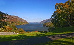 Blue Sky Scenic Views Drucke: Viewing the grounds at West Point NY