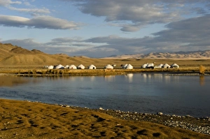 Mongolian Yurt Camp Drucke: Yurt camp