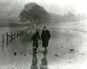 West Sussex Record Office Archive Drucke: Testing the ice for ice skating