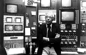 Vintage Television Studio Drucke: THE CLOUDED WINDOW, Daniel Schorr, 1978. Courtesy: CSU Archives / Everett Collection