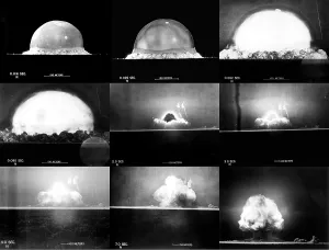 Mushroom Cloud Formation Drucke: Photographic sequence of the Trinity test, the first manmade nuclear explosion