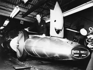 Coventry Drucke: Donald Campbell mit seinem wiederaufgebauten Turbocar