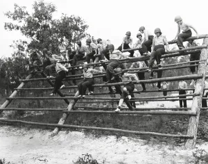 WWII Military Training Drucke: U.S. Women's Army Corps nurses in basic training