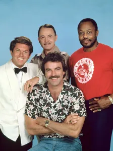 Classic Television Series Drucke: MAGNUM P.I. (clockwise from left): Larry Manetti