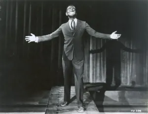 Die Jazzsängerin Drucke: Al Jolson aus dem Jahr 1927 wird im Bild von einer Szene des Films Der Sänger (The Jazz Singer) vom Jahre 1927 gezeigt