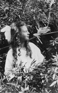 Fairybetrug, 1920. Frances Griffiths und eine springende Fee im von einem Photographen gemacht Bild