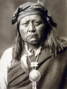 Edward Curtis Collection Drucke: APACHE MAN, c1903. Portrait of Oz Sue