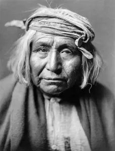 Apache Tribe Images Drucke: APACHE MAN, c1906. An Apache man. Photograph by Edward Curtis, c1906