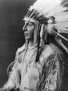 Early 20th Century Indians Drucke: CURTIS: WHITE SHIELD, c1908. White Shield, an Arikara Native American of the Great Plains