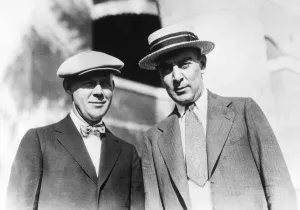 Early 20th Century Authors Drucke: RICE AND LARDNER, c1925. American sports writer Grantland Rice (left) with fellow writer Ringgold Ring Wilmer Lardner