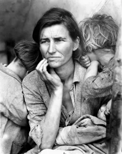 Drucke von MIGRANT MUTTERIN ZUM JAHRE 1936. Florence Thompson eine dreißigjährige Arbeitsmädchen und Mutter von sieben Kindern in einem Lager für Arbeiter im Nipomo, Kalifornien, 1936 L Drucke: MIGRANT MUTTERINDE , 1936