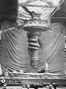 Bildhauerei Drucke: Statue der Freiheit, Paris. Die Laterne an der Statue im Atelier von Monduit und Bechet in Paris/Frankreich 1883