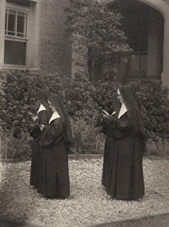 Platinum Print Art Drucke: ULMANN: NUNS, c1930. A group of four nuns in procession. Platinum print, Doris Ulmann