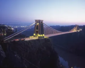 Drucke von Eine Wintersnacht am Clifton-Supernationsbrücke über Blick auf die Avontalung in der Nähe von Bristol Clifton Drucke: Bristol