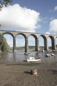 Drucke von Der Eisenbahnüberweg über den Fluss Lynher in der Grafschaft Kernow bei St Germans Brücke Drucke: Deutsche Städte