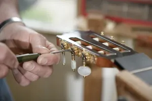 Drucke von Paul Fischer Gitarrenbauer Kunsthandwerk Drucke: Geigerbauer