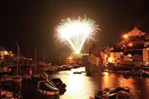 Drucke von Feuerwerk im Fischerdorf Polperro an der Küste von Kornwall Bilder datiert: Polperro