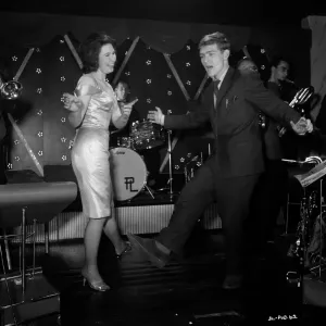 Ein Tanzsaal-Szenario aus dem Film Billy Liar (1963)