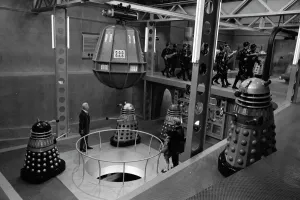Drucke von Innerhalb der Raumschiffe von den Dalek mit Peter Cushing Film und Filmplakate: Die Dalek-Invasion der Erde im Jahr 2150 A.D