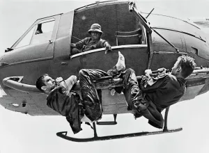 Der Hirschjäger Drucke: Ein Szenenbild aus dem Film Die Jäger (1978)