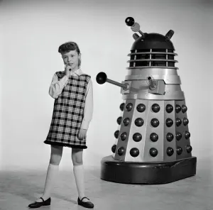 Drucke von Robertba Tovey als Susanne im Porträt, das für die Veröffentlichung des Films im Jahr 1965 gemacht wurde Film und Filmplakate: 'Doctor Who und die Daleken' (1965)