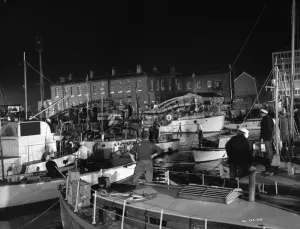 Kino Exterieur Drucke: Eine Nachtsequenz aus Dunkirk (1958).