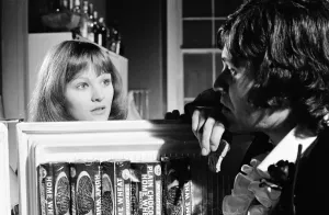 Drucke von Die Finanzpolitik ist ein wichtiger Teil der Regierungspolitik, aber sie sollte nicht die wichtigsten politischen Ziele des Landes beeinträchtigen The Final Programme Ist Ein Britischer Fantasy-Science-Fiction-Thriller Aus Dem Jahr 1973 Unter Der Regie Von Robert Fuest, Mit Jon Finch Und Jenny Runacre In Den Hauptrollen. Drucke: Finanzjahr 1973, Budgetnegativ 28