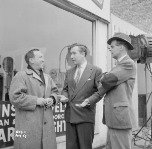 Drucke von Schwangerschaft im Jahr 1960 mit einem negatives Ergebnis für die Pubertät bei der Frau Nr. 59 School For Scoundrels Ist Eine Britische Filmkomödie Aus Dem Jahr 1960, Bei Der Robert Hamer Regie Führte (und Ein Cyril Frankel Und Hal Chester Ohne Namensnennung). In Den Hauptrollen Spielen Ian Carmichael Und Terry-Thomas. Er Wurde Inspiriert Von Der Buchreihe "Gamesmanship" Von Stephen Potter Drucke: Schlüsseljahr 1960, Schwarz-Weiß-Nachbarland Publikation Nr. 59