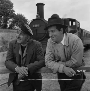 Drucke von Lächeln im Szenen aus dem Film Die Titfeld-Thunderbolt Film und Filmplakate: Georg Releph und John Gregson