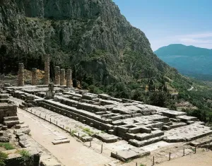 Griechenland , Delphos , archäologisches Stättenort , Überreste des Tempels von Apollon