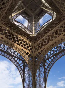Die Eifelturm : von unten