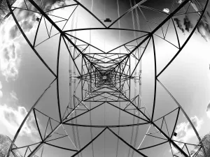 Unter dem Pylonen - Monochrom