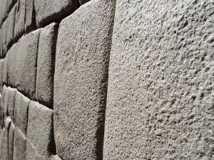 Ancient Peruvian Culture Drucke: Superb Inca wall in Cusco, Peru