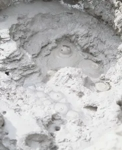 Drucke von Blubbende Schlamm im heißen Quell, Blick von oben Wissenschaft Und Technologie Drucke: Blubbende Schlamm im heißen Quell, Blick vom oben