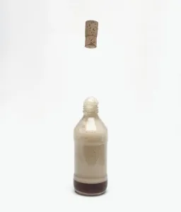 Studio-Aufnahme Drucke: Sprengender Zahn aus Flasche Essig und Backpulver