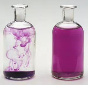 Science Experiments Drucke: Two glass flasks containing Potassium in solution