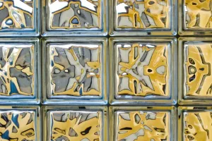Abstrakte Kunst Drucke: Vergleichbare Muster reflektiert durch das Glasfenster