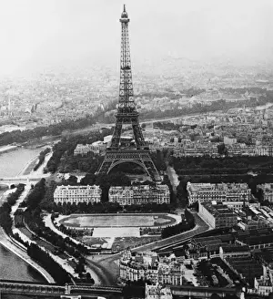 Eiffel Tower Aerial View Drucke: Eiffel Tower