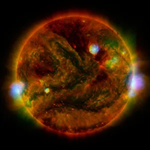 Drucke von Sonnensektoren mit hoher Aktivität werden in diesem Bild durch Kombination von Beobachtungen aus mehreren Teleskopen hervorgehoben Bilder Datiert 2019 April: Blühende, aktive Regionen unseres Sonnensystems