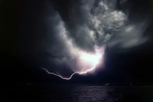 Australian Lightning Storm Drucke: Lightning over the ocean