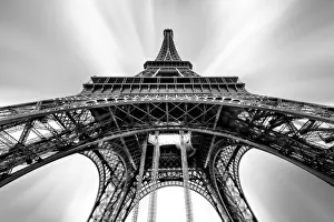 Famous French Landmarks Drucke: Looking Up at the Eiffel Tower