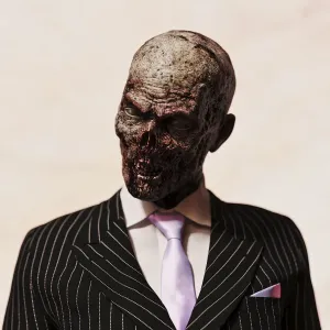 Drucke von Donald Iain Smith Kunstwerke Des Surrealismus Drucke: Der Zombie: surrealistisches Studioporträt eines Zombobusinessman im Anzug und Krawatten