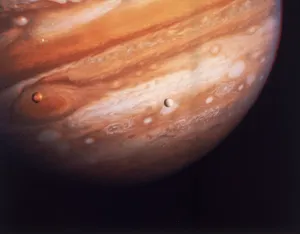 Weltraum Drucke: Die Monde des Jupiter.