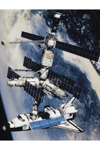 Space Shuttle Atlantis Drucke: Space Shuttle Atlantis docked to the Kristall module