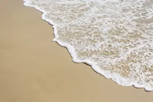 New South Wales Coastlines Drucke: Wave Washing On Shore