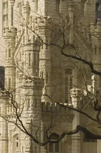 Drucke von Architektur , Gebäude , Fassade eines Gebäudes , Schloss , Chicago ist nicht im Text. Farbe Ima - Architektur Diese Sammlung Würdigt Den Einfallsreichtum, Die Kreativität Und Die Schönheit Von Menschenhand Geschaffener Strukturen Drucke: Architektur; Gebäude; Fassade eines Gebäudes; Burg; Chicago; Farbabbildung des Tages mit Dekoration