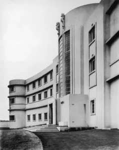 Drucke von Um circa 1935: Eine Ansicht der Vorderseite des Midland-Hotels in Morecambe, Lancashire zu sehen G Drucke: Hotel Art Déko