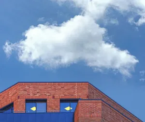 Stein unter Wolke