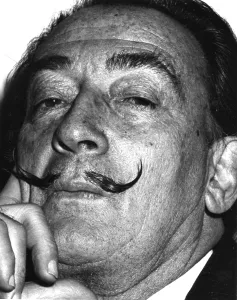 Drucke von Bildnis des spanischen Surrealisten Salvador Dali (1904 - 1989), 1963. (Foto von Fred Stein Archive/Archive Photos/Getty Images) Salvador Dali Drucke: Porträt von Salvador Dali